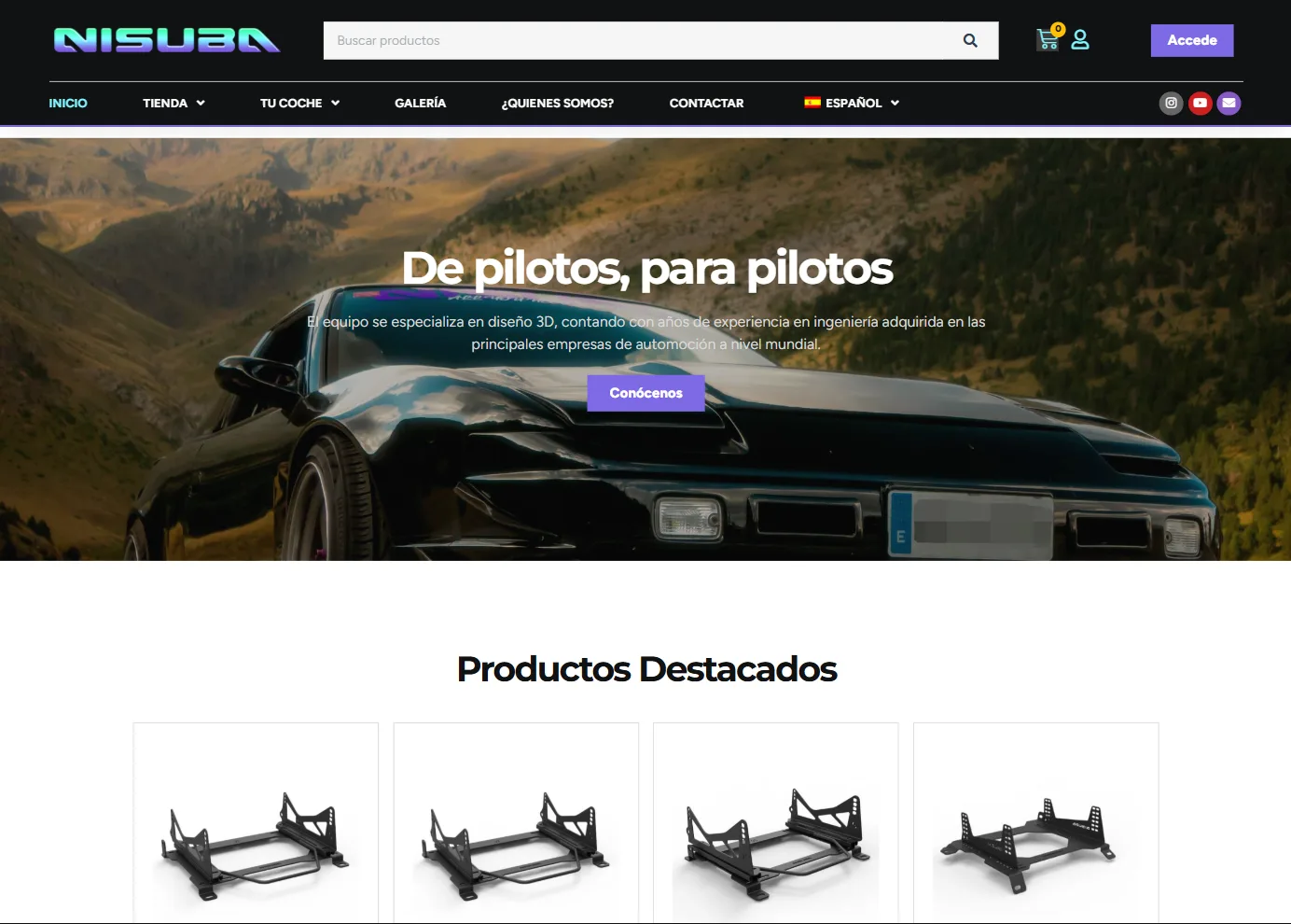 Sección «De pilotos, para pilotos» de la portada, con un coche negro en carretera de montaña, y debajo los productos destacados.